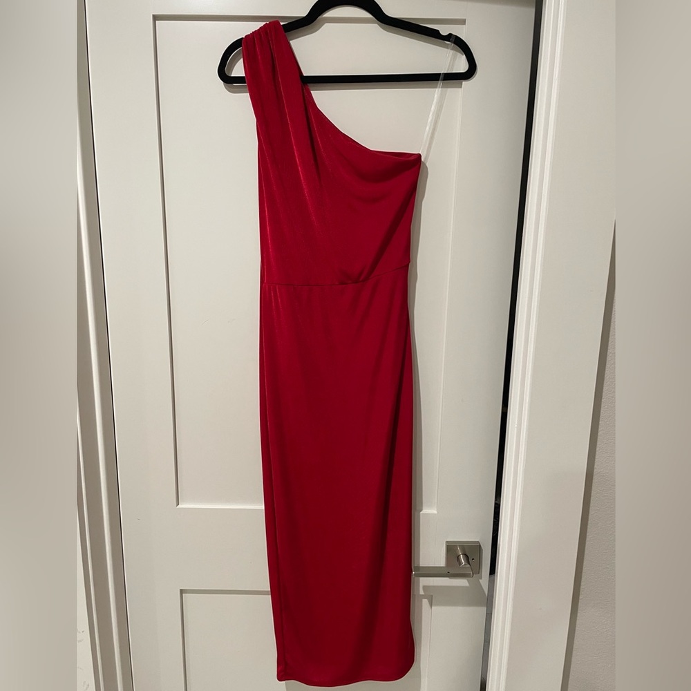NWT | Vici | Elegant Red One-Shoulder Dress | Cut out in the back | Size S